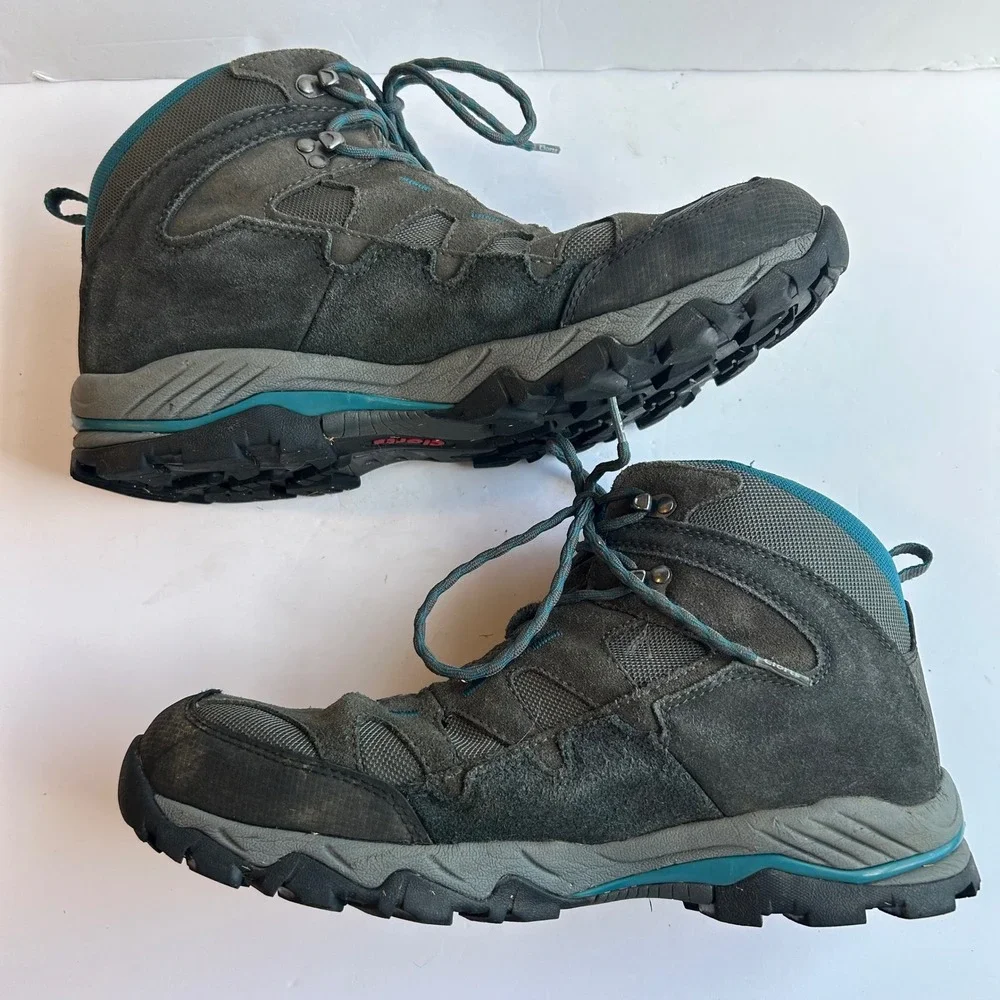 Clorts hiking boots